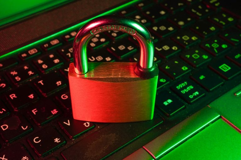 Cybersecurity-Motiv für digitale Identitäten, Access Tokens und geschützte Zugriffe