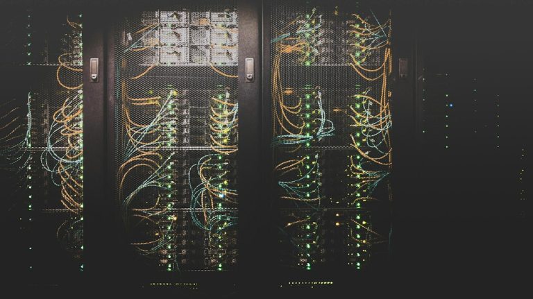 Server-Infrastruktur als Symbol für Ransomware-Schutz, Backup und Disaster Recovery